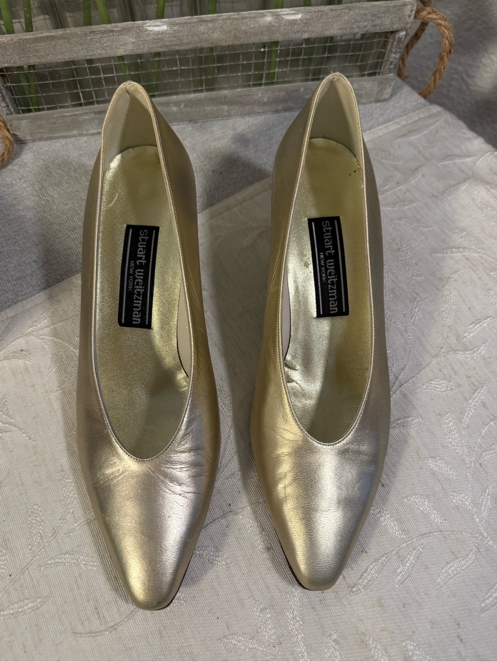 Vintage Stuart Weitzman Gold Metallic Pointed Toe Heels Pumps Spain Size 7 1/2